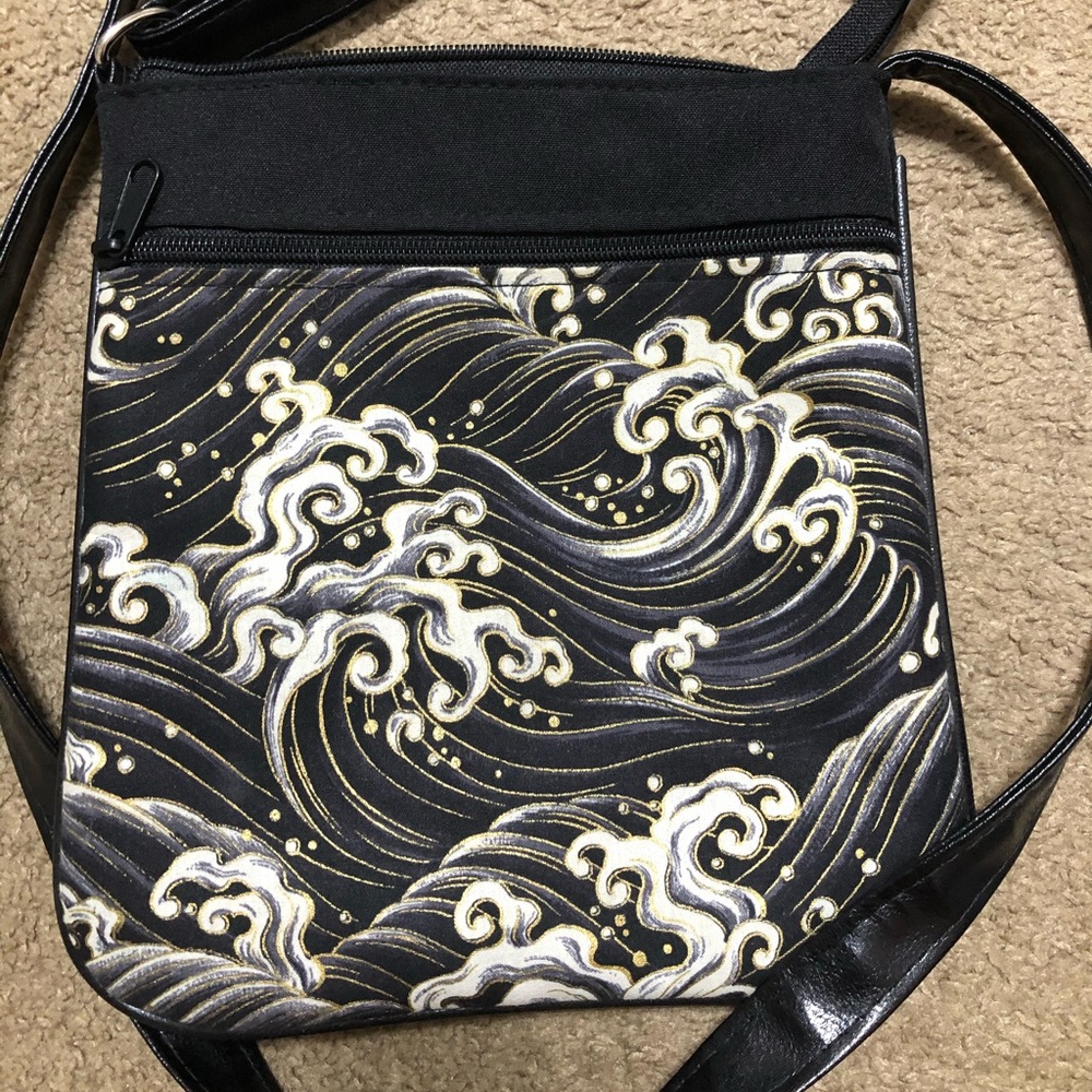 Top notch by design crossbody